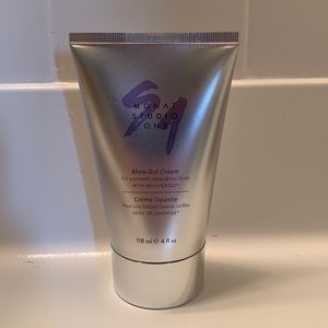 Monat Blow Out Cream